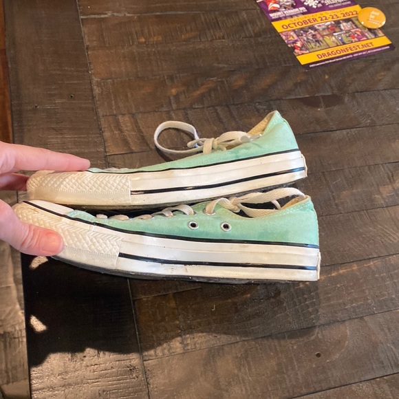 Converse size 7 women’s in beach glass - Picture 4 of 5
